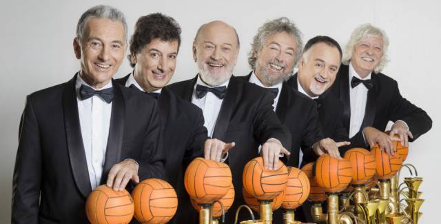 Les Luthiers con Martín O'Connor, el segundo empezando por la derecha.