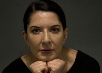 Abramovic llama “dinosaurios” a los aborígenes australianos