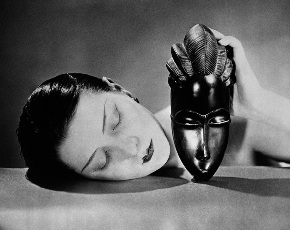 Kiki de Montparnasse, en una famosa imatge que Man Ray va prendre el 1926.