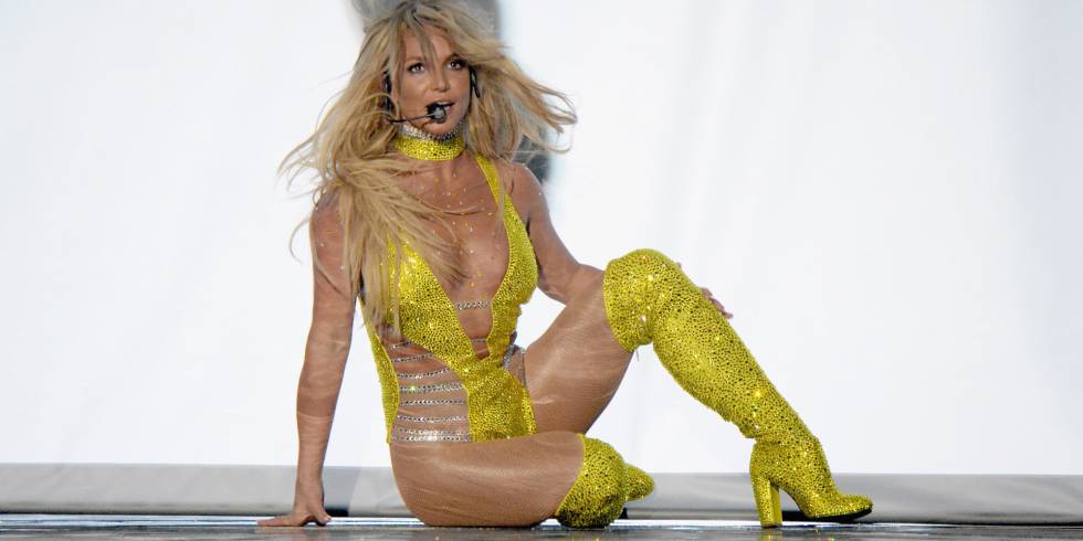 Britney Spears durante su actuación en los MTV.