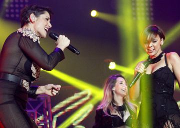 Rosa y Chenoa, en una de las actuaciones del concierto de 'OT: El reencuentro'.