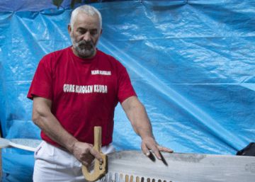 Reconciliación familiar con el hacha y el verso