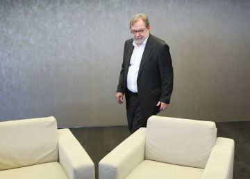 Un periodista entre políticos y poetas Un periodista entre políticos y poetas