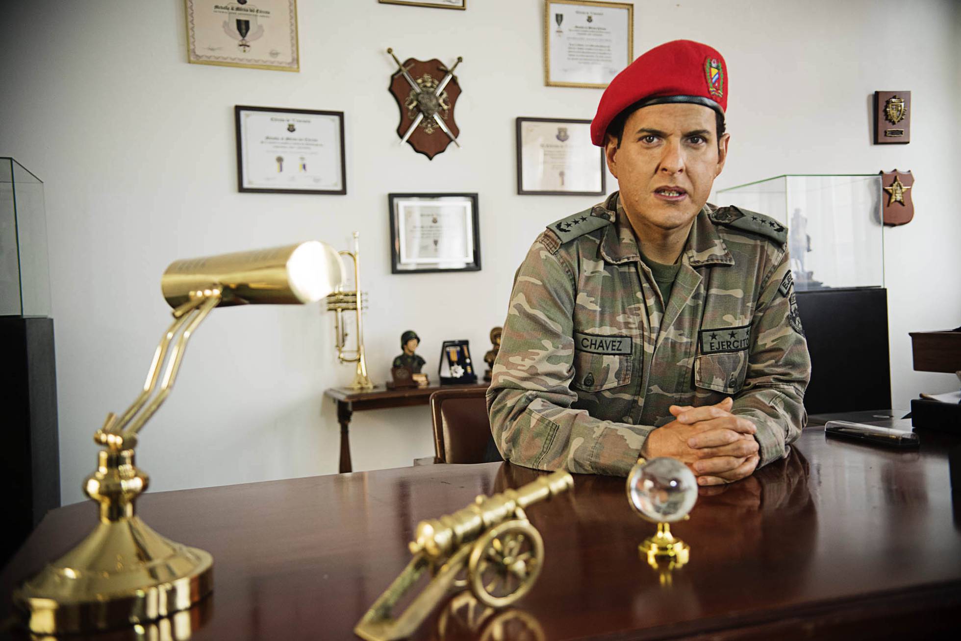 El actor colombiano Andrés Parra, caracterizado de Chávez. El actor colombiano Andrés Parra, caracterizado de Chávez.