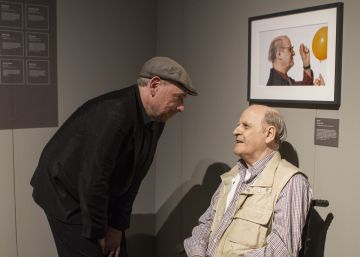 Los escritores hispanoamericanos juegan frente al objetivo de Mordzinski