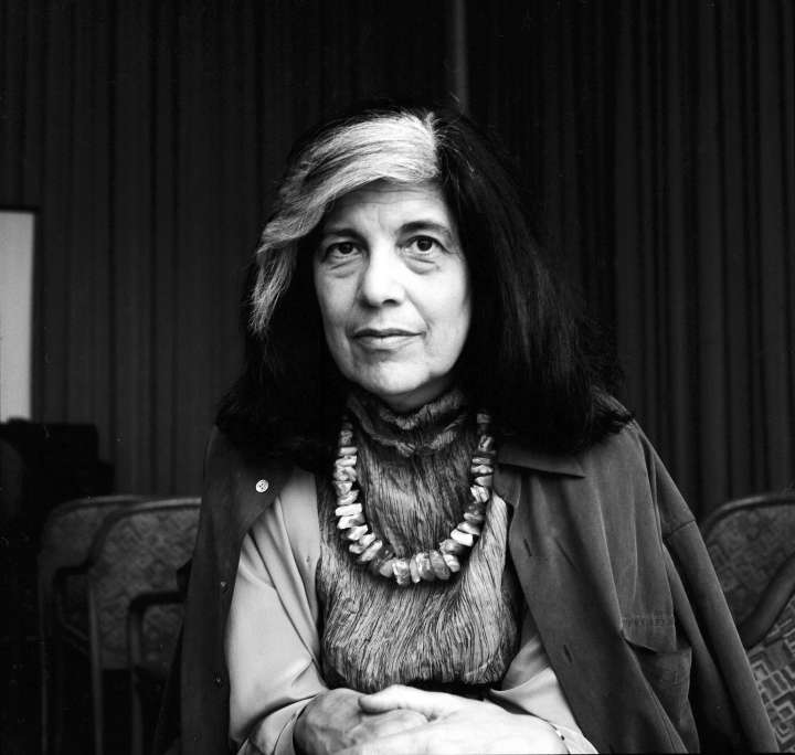 Susan Sontag, fotografiada en Berlín en 1993 por Ekko von Schwichow. Susan Sontag, fotografiada en Berlín en 1993 por Ekko von Schwichow.