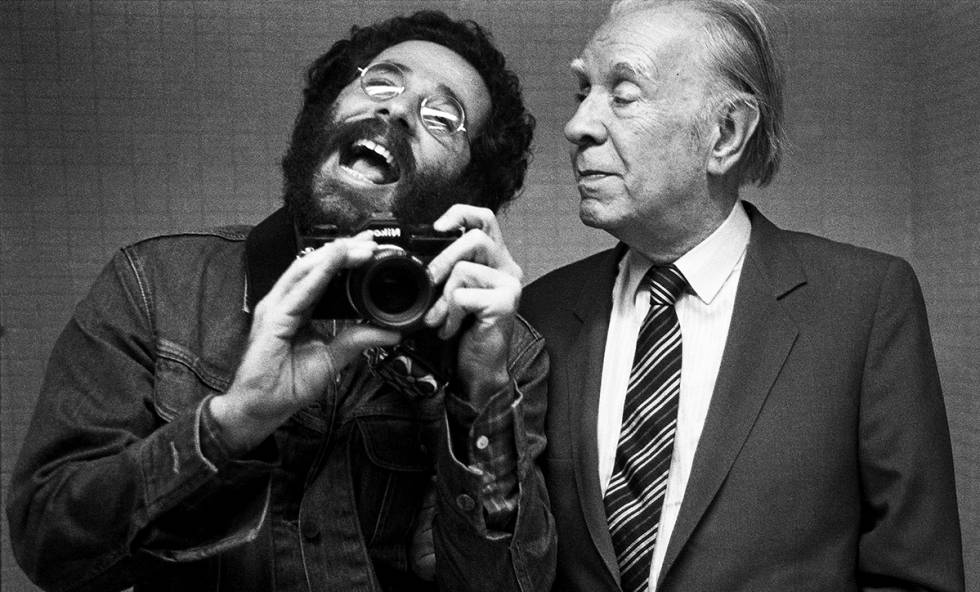 Autorretrato de Vasco Szinetar con Jorge Luis Borges en 1982.