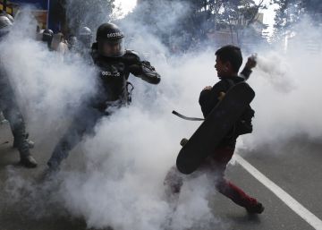 Las protestas marcan la vuelta de los toros a Bogotá