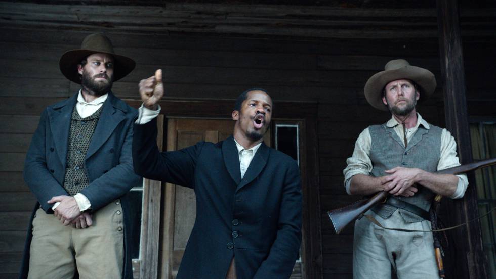 Nate Parker, en el centro, como Nat Turner en 'El nacimiento de una nación'.