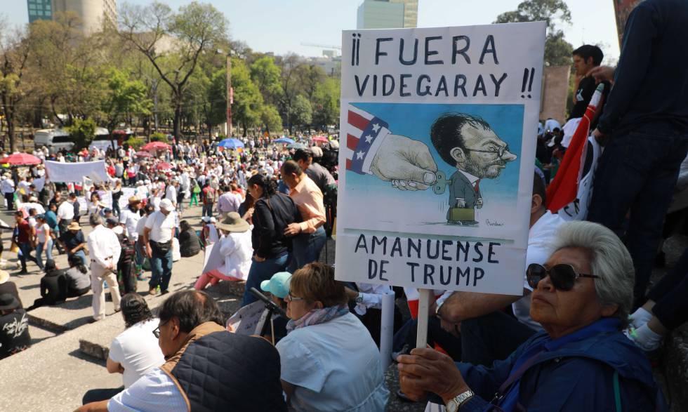 Manifestantes contra Trump en Ciudad de México.