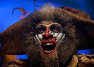 Bienvenido y Vera ganan en comparsa y chirigota la final del Carnaval de Cádiz Bienvenido y Vera ganan en comparsa y chirigota la final del Carnaval de Cádiz