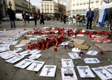 Huelga de hambre en la Puerta del Sol de Madrid por las mujeres asesinadas por violencia machista.