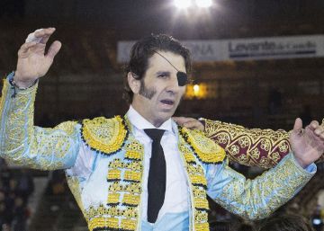 Juan José Padilla salió a hombros en su reaparición en la feria de Castellón Juan José Padilla salió a hombros en su reaparición en la feria de Castellón