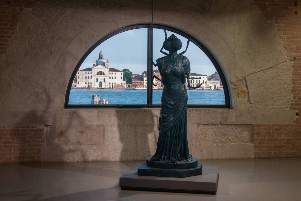 Una de las esculturas de la exposición de Damien Hirst en Venecia (Italia).