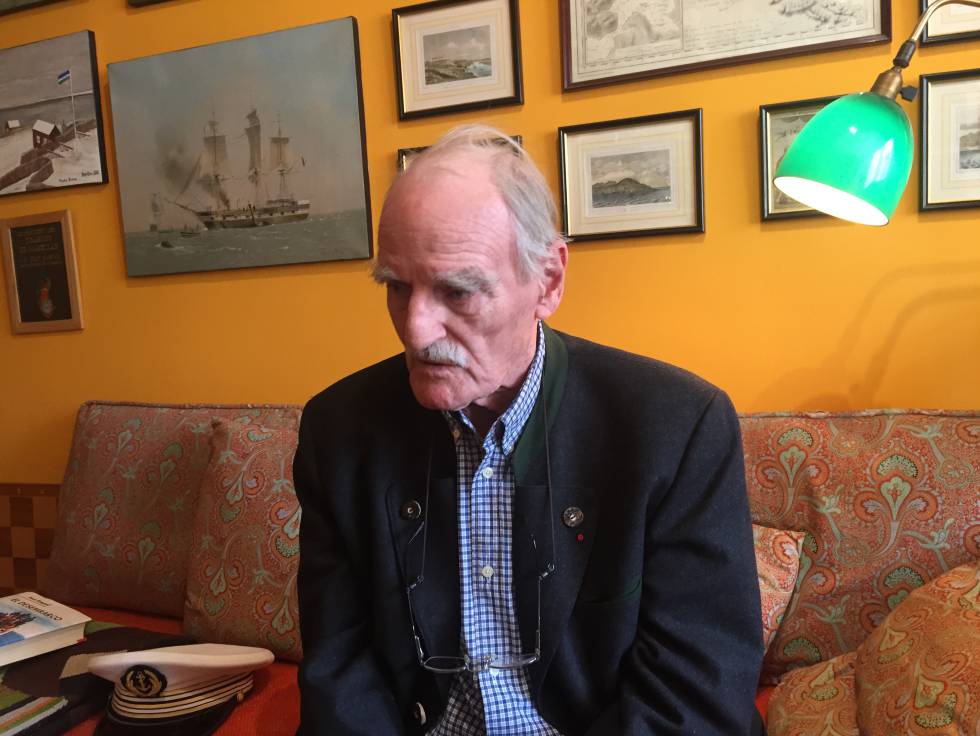 El escritor Jean Raspail, en su casa.