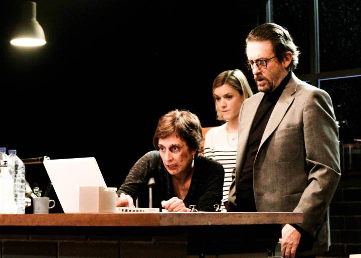 Guerra, periodismo, amor y teatro Guerra, periodismo, amor y teatro