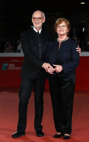 El director Mick Jackson con la historiadora Deborah Lipstadt en la presentación de 'Negación' en el festival de Roma el pasado octubre.