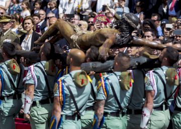 Por los clavos de Cristo