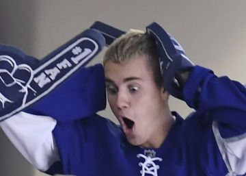 Justin Bieber durante un partido de hockey de la NHL en Toronto.