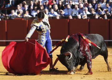 Arbitraria, honrosa y desigual despedida