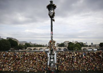 Los ‘candados del amor’ de París, subastados por 250.000 euros Los ‘candados del amor’ de París, subastados por 250.000 euros