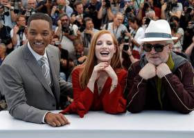 Almodóvar: “Me parece una enorme paradoja premiar un filme que no pueda verse en una sala”