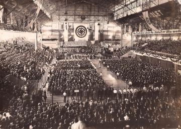 Boxeadores, nazis, peronistas y curas en el estadio argentino Luna Park Boxeadores, nazis, peronistas y curas en el estadio argentino Luna Park