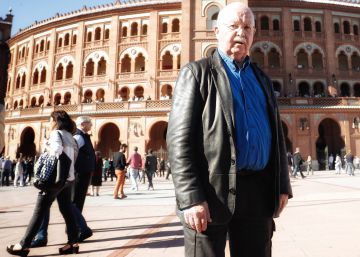 “Soy suizo, de izquierda, existencialista, y aficionado a la fiesta de los toros” “Soy suizo, de izquierda, existencialista, y aficionado a la fiesta de los toros”