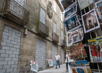 Santiago expedienta a una promotora que tapió un edificio noble para echar a okupas Santiago expedienta a una promotora que tapió un edificio noble para echar a okupas