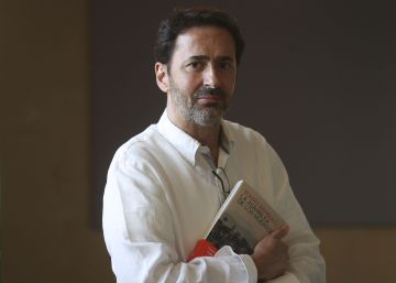 Tomás Bárbulo: “Escribir ficción es como viajar” Tomás Bárbulo: “Escribir ficción es como viajar”