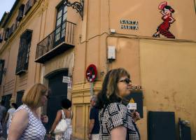 La Junta pide la retirada de 15 obras “ilegales” del grafitero Invader en Málaga