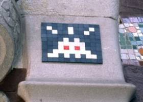 La Junta pide la retirada de 15 obras “ilegales” del grafitero Invader en Málaga