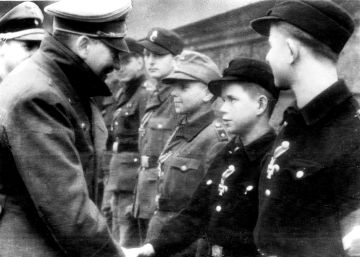 Mancha do nazismo persegue Associated Press