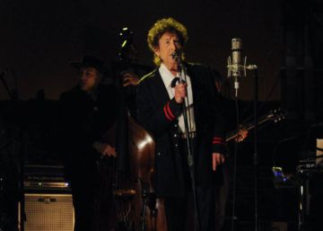 Dylan, acusado de plagiar parte de su discurso para el Nobel de Literatura Dylan, acusado de plagiar parte de su discurso para el Nobel de Literatura