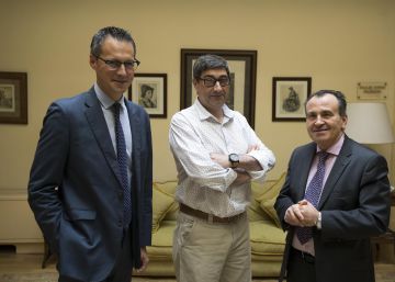 Directivos de la ONCE, discapacitados visuales y apasionados de los toros Directivos de la ONCE, discapacitados visuales y apasionados de los toros
