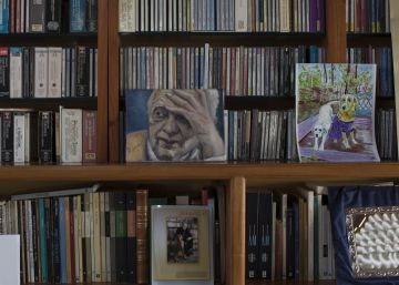 Retrato de Sergio Pitol, en la biblioteca de su casa en Xalapa, Veracruz