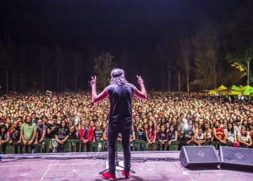 Camela y el petardeo de las fiestas de pueblo Camela y el petardeo de las fiestas de pueblo