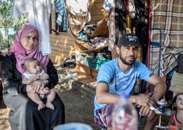 La memoria de Miguel Hernández abraza a los refugiados de Lesbos