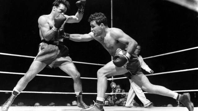LaMotta (derecha), durante el combate contra Marcel Cerdan, 1949.
