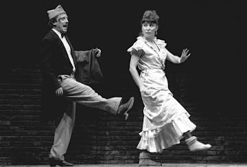 Manuel Galiana y Verónica Forqué, en una función de '¡Ay, Carmela¡', en 1988.