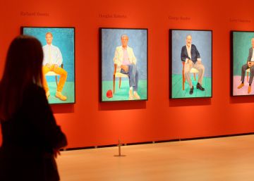 David Hockney, autorretrato de familia sobre azul intenso