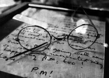Detenido en Berlín un hombre que intentó vender objetos de John Lennon robados a Yoko Ono
