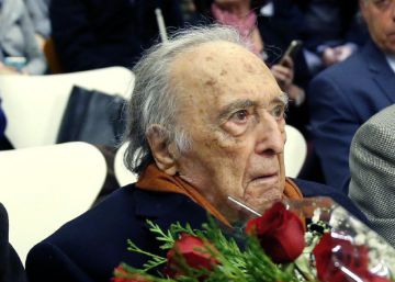 Personas y babuinos en el cumpleaños de Ferlosio