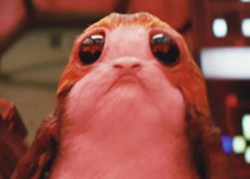 Chewbacca y un porg en 'Star Wars VIII: Los últimos jedis'.