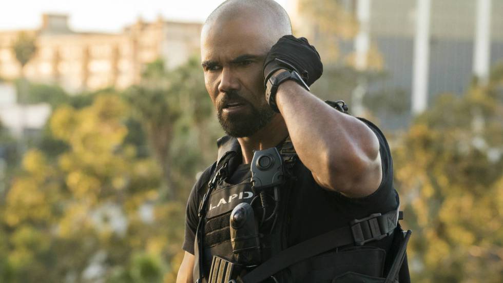 Harrelson pone al día a su equipo de los S.W.A.T.