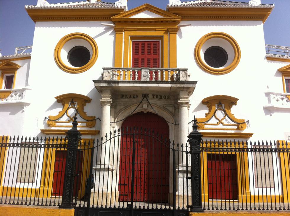 Puerta del Príncipe de la plaza de la Real Maestranza.