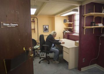 Noam Chomsky: “La gente ya no cree en los hechos”