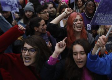 Hombres enfurruñados