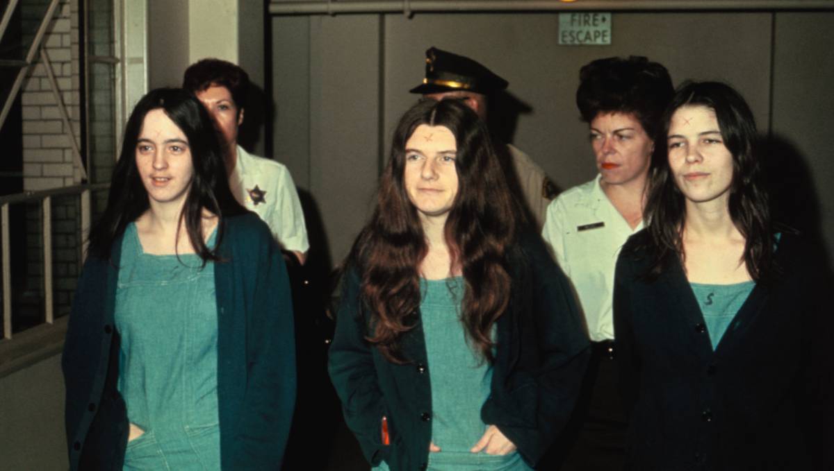 De izquierda a derecha Susan Atkins, Patricia Krenwinkel y Leslie van Houten.