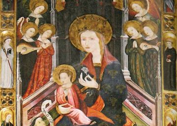 Rezando ante una Virgen falsa